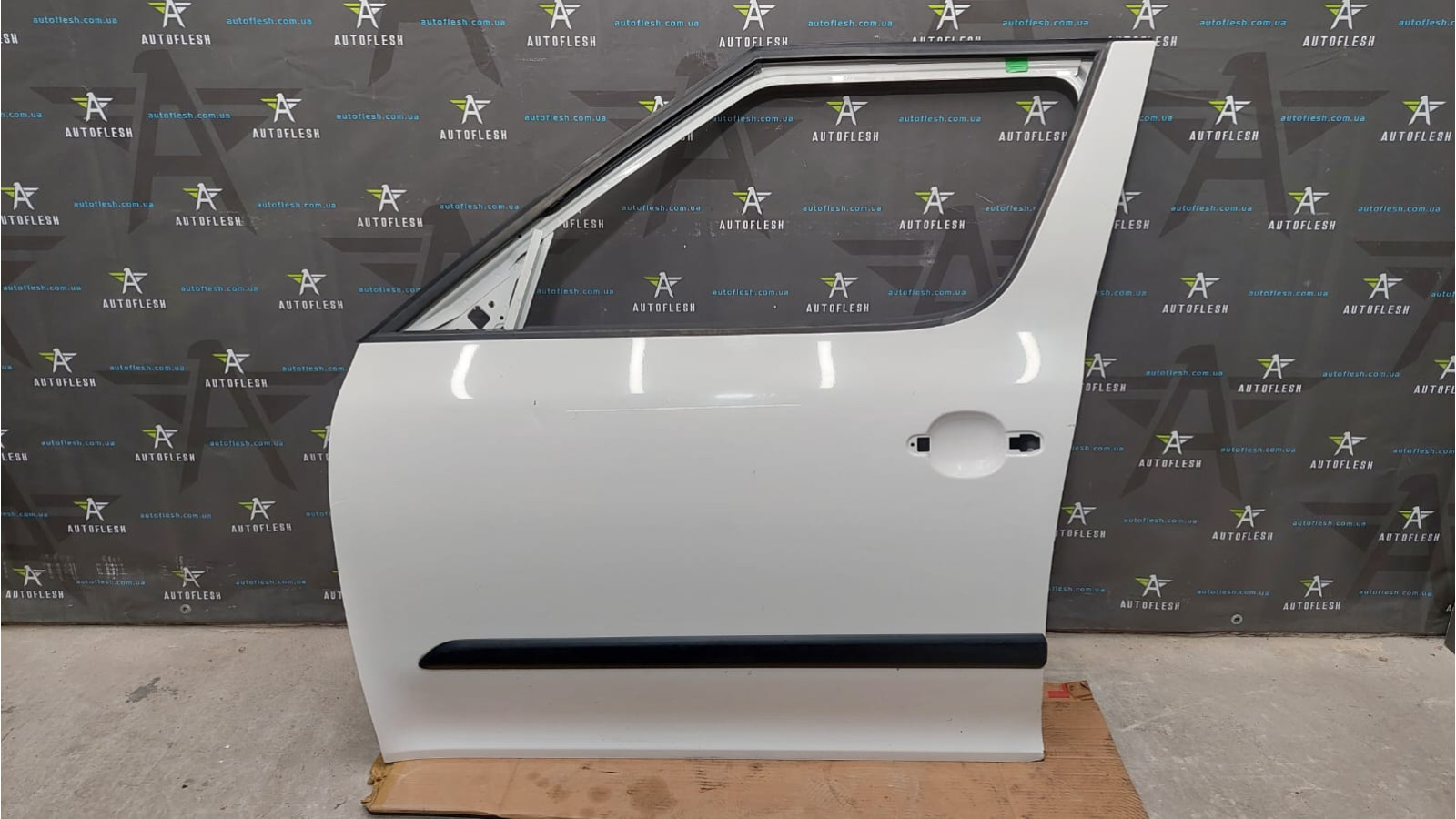 Дверь передняя левая, дверь водительская 5L0831055 Skoda Yeti бу